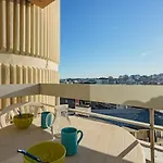 En Centre-ville Avec Piscine Proche Grande - Fr-1-3-410 *